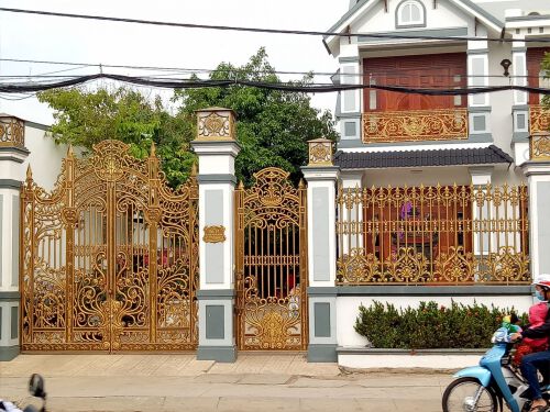 Địa chỉ thiết kế và lắp đặt cổng nhôm đúc uy tín tại Quảng Bình